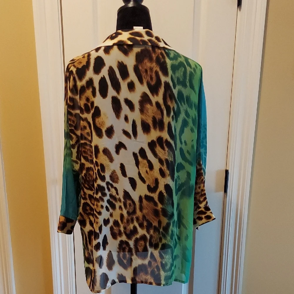 Chic Leopard Print Blouse with Teal Highlights - Picture 2 of 3